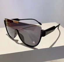 Load image into Gallery viewer, Semi Round Sunglasses