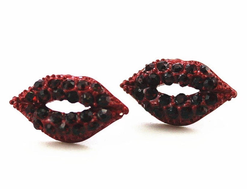 Mini Fashion Kiss Stud Earrings