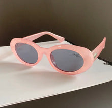Load image into Gallery viewer, Small Vintage Oval Sunglasses