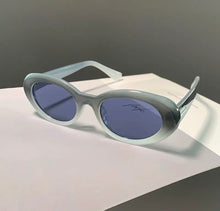 Load image into Gallery viewer, Small Vintage Oval Sunglasses